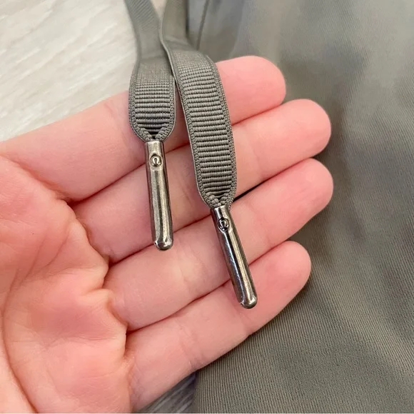 Lululemon pant size 4 - Picture 10 of 10